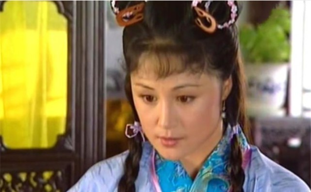 她在《大醉侠》中饰演了花残一一角,在剧中她的造型可以说是变化多端