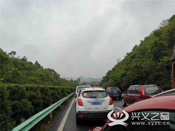 注意!汕昆高速顶效一号隧道路段发生交通事故