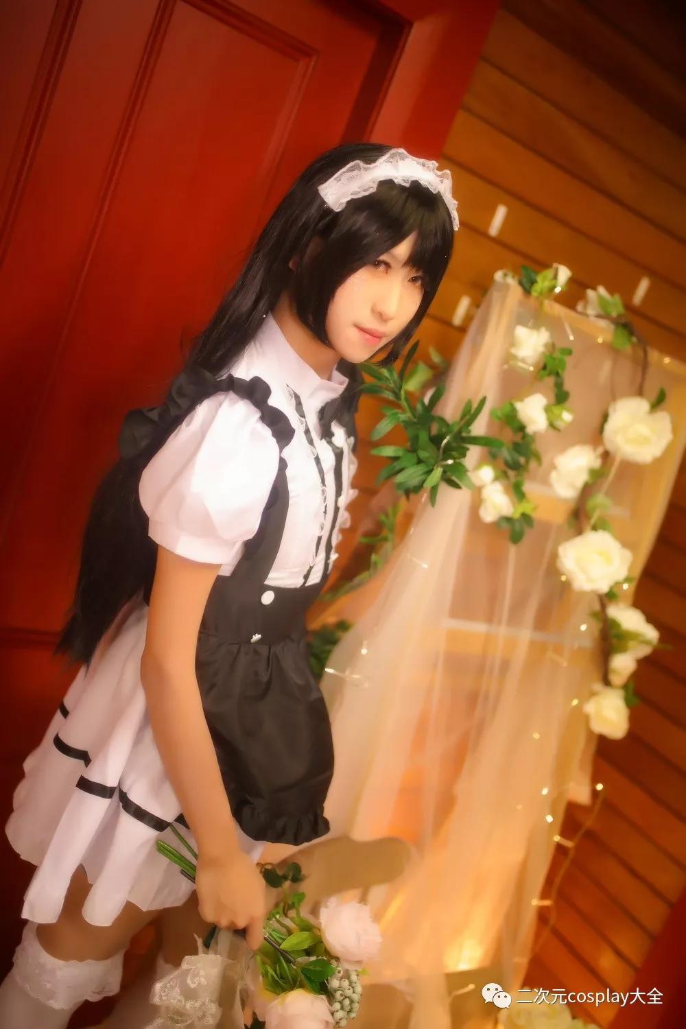 新西兰伪娘cos女仆第二弹眼神超有灵气花也特别好看