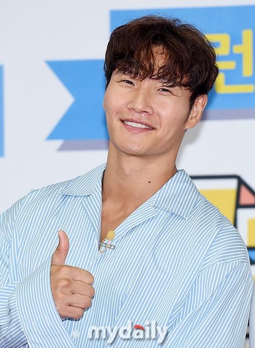 周年粉丝见面会在首尔梨花女子大学举行,刘在石,金钟国等人出席了活动