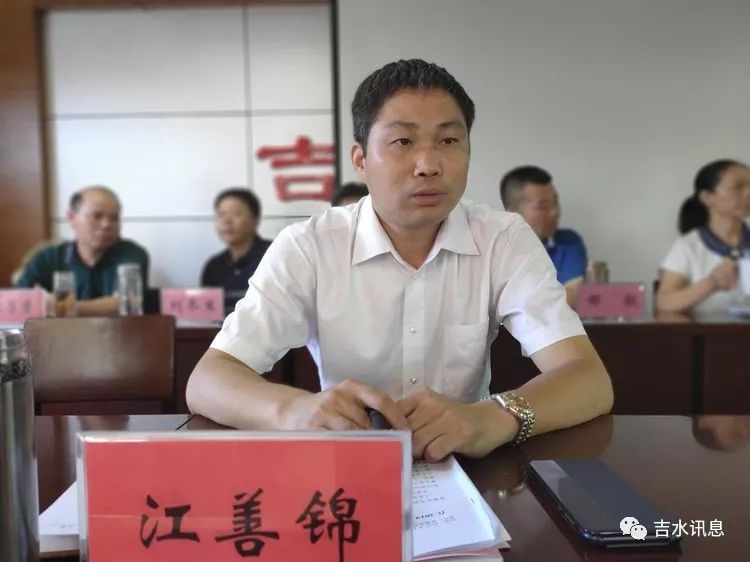 县政府的坚强领导和上级教育主管部门的正确指导下,在上任局长李文俊