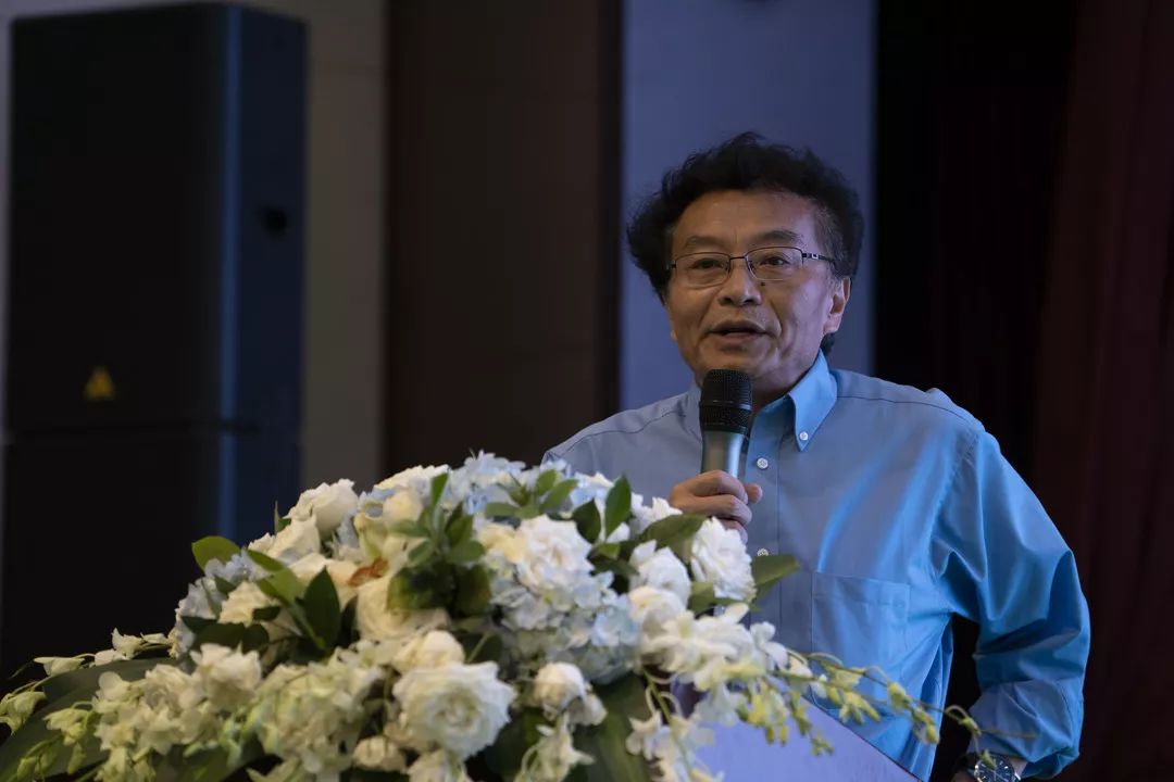 王希教授指出,道格拉斯意识到内战给美国提供了新生的机会,旧联邦已经