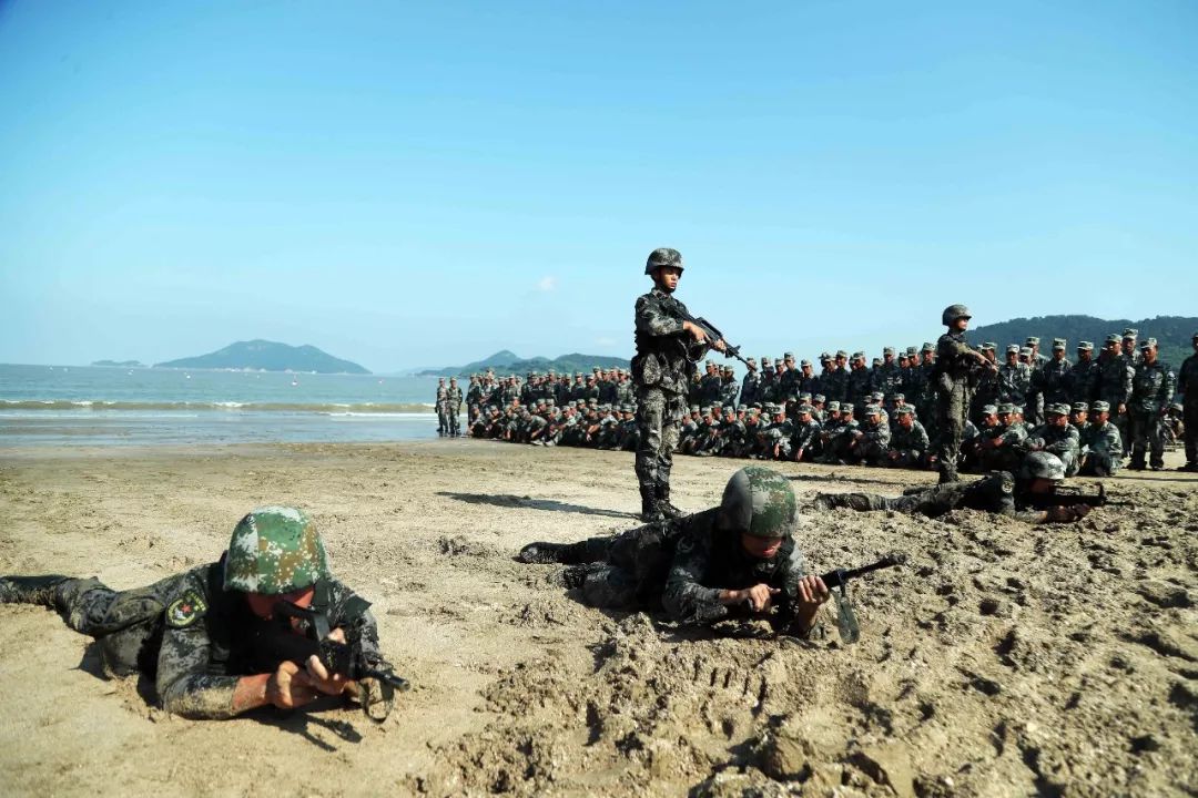 走带你去看海训上的兵哥哥