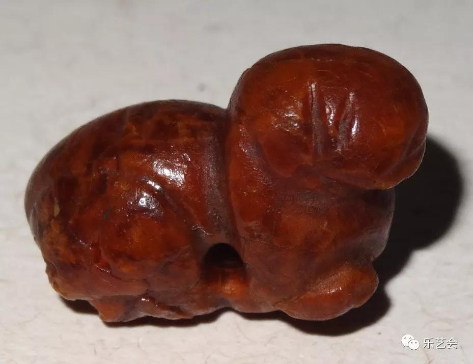 虎魄造办处浅谈两汉魏晋南北朝琥珀兽形饰