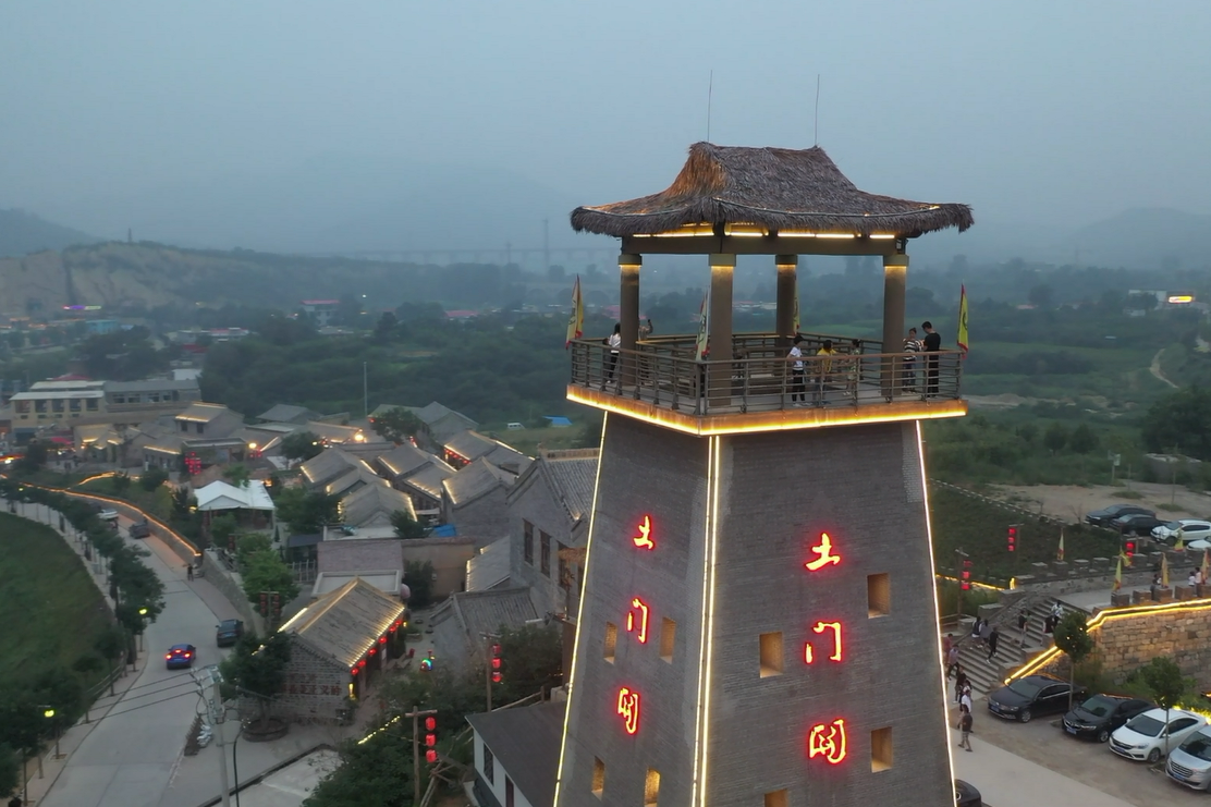 华灯初上夜游石家庄夜经济热门打卡地鹿泉土门关驿道小镇