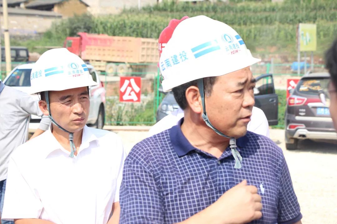 常务副县长段克武,公司总工程师代绍海,集团总承包二部党委书记周炳军