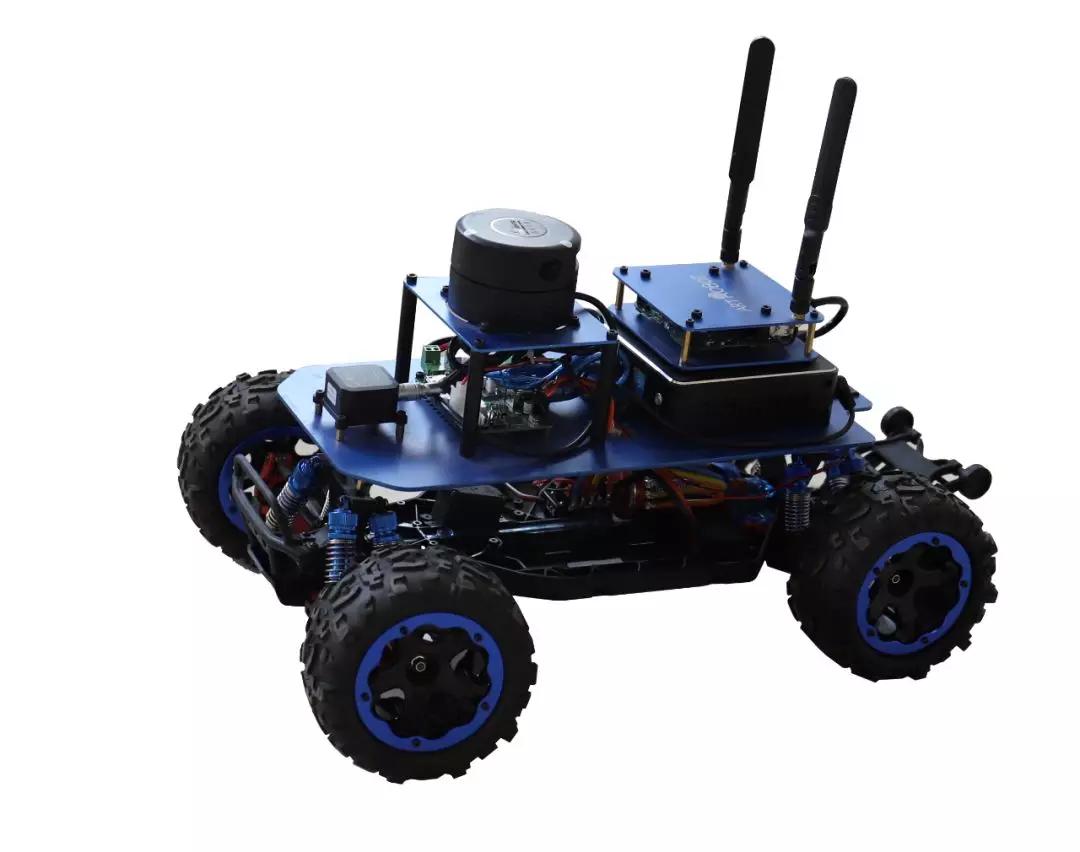 室外电磁组方寸之间,智能车吸起棋子就走,没有什么能难倒它们!