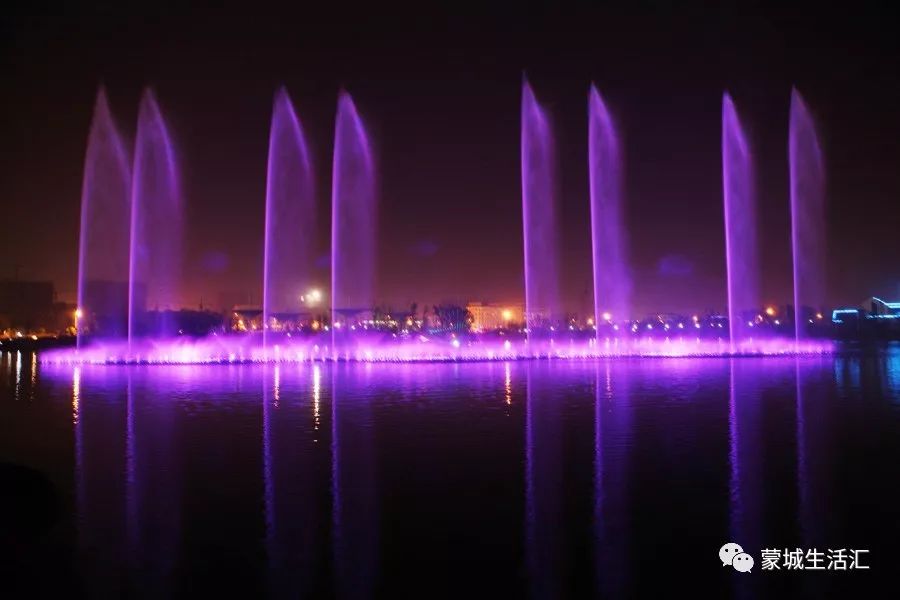 经查,梦蝶湖公园喷泉建于2013年,由于水下