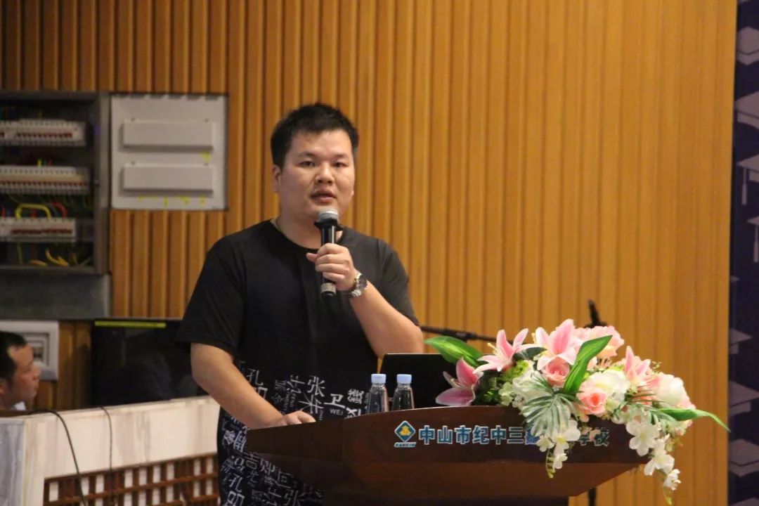 小四年级德育主任彭泽美小三年级德育主任黎婷小二年级德育主任邹向华