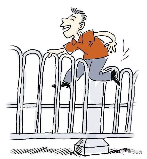 屡见不鲜跨越栏杆,横穿马路等不文明行为日常生活中版权归原作者所有