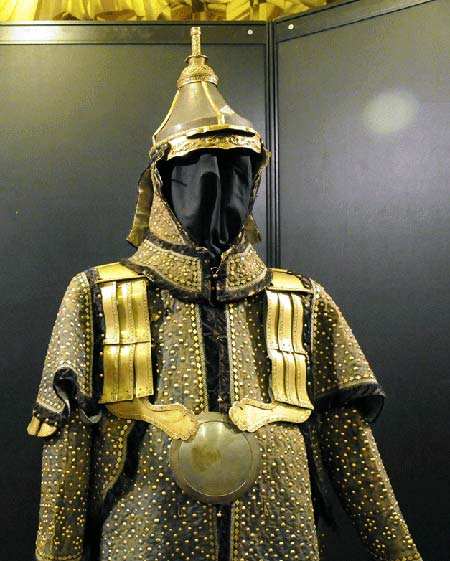 原创乾隆大阅甲上有一个秘密上绣44个神秘梵文专家经研究解开谜团