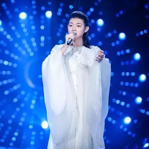 他俩合唱一首梨花颂听不够