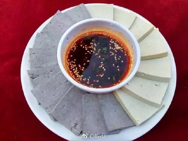 地方风味打造形成的一种地方菜肴,其食材中因选用凤县特产大红袍花椒