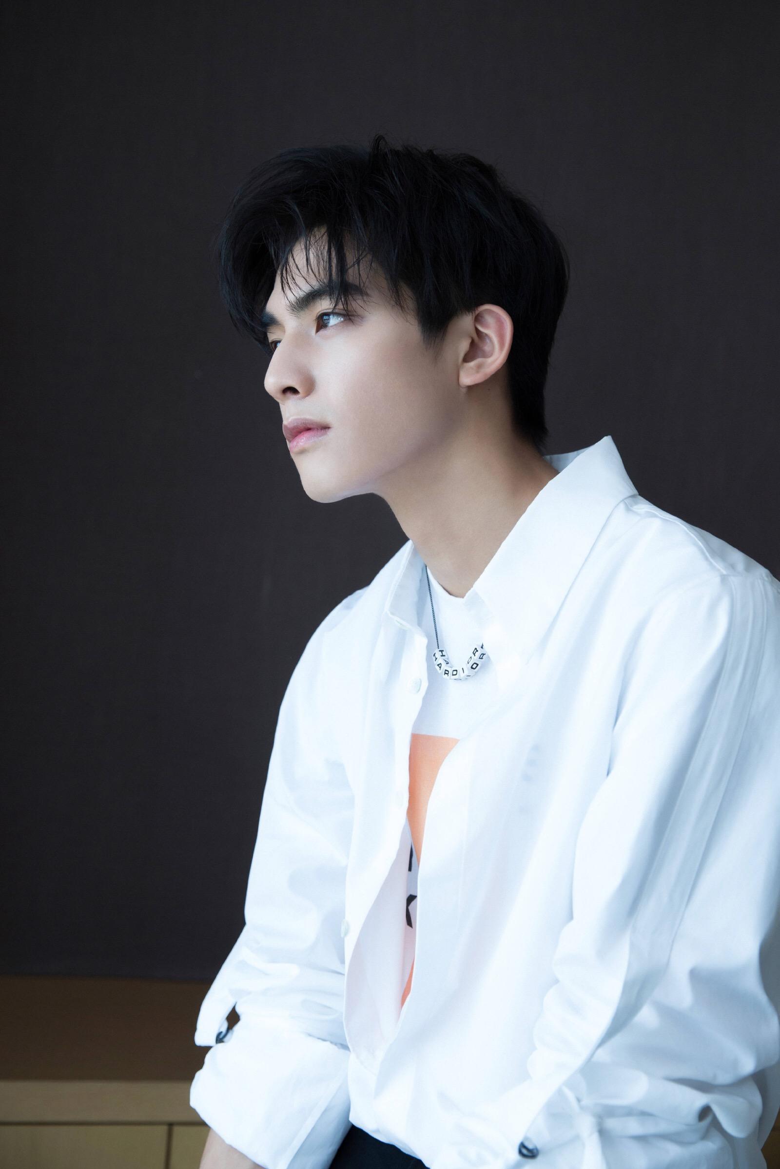 年龄不符的5位男星19岁的肖战22岁的李现连粉丝都懵了