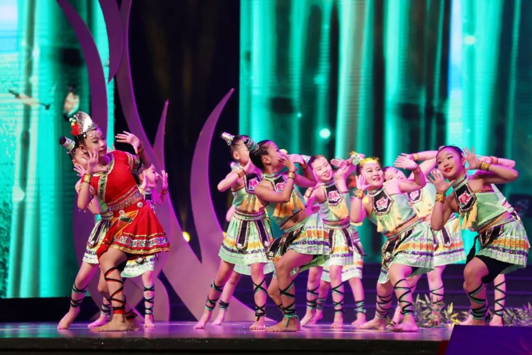 江苏连云港海之星舞蹈学校舞韵童心15周年精品汇演精彩呈现