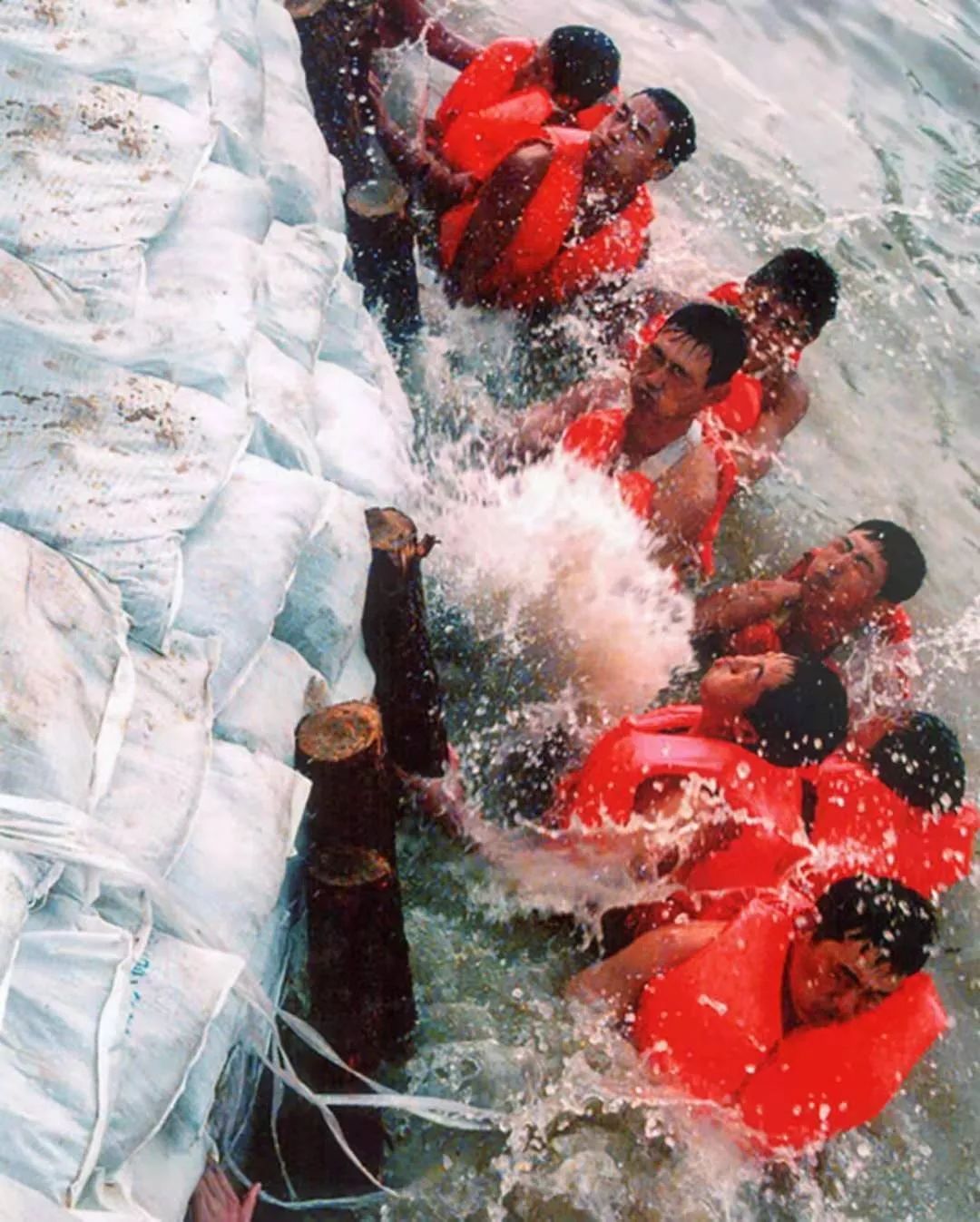 到南山博物馆共赏"家国情怀"影展,见证新中国七十年辉煌历程