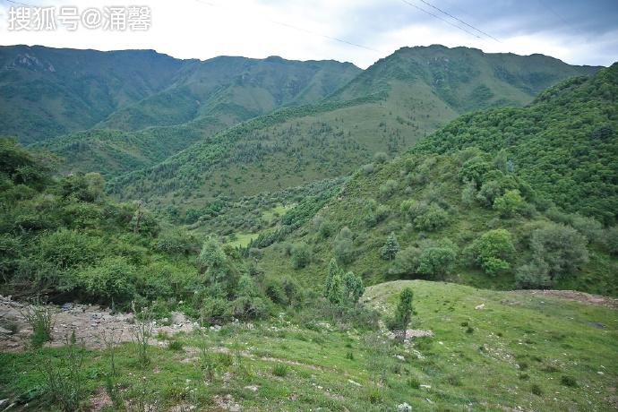北山十二盘坡青藏高原最美盘山公路