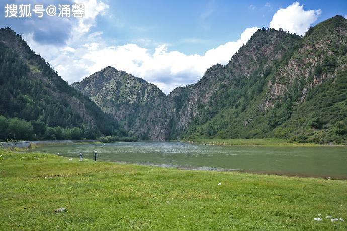 於海西州木裡祁連山脈東段託來南山和大通山之間的沙杲林那穆吉木嶺