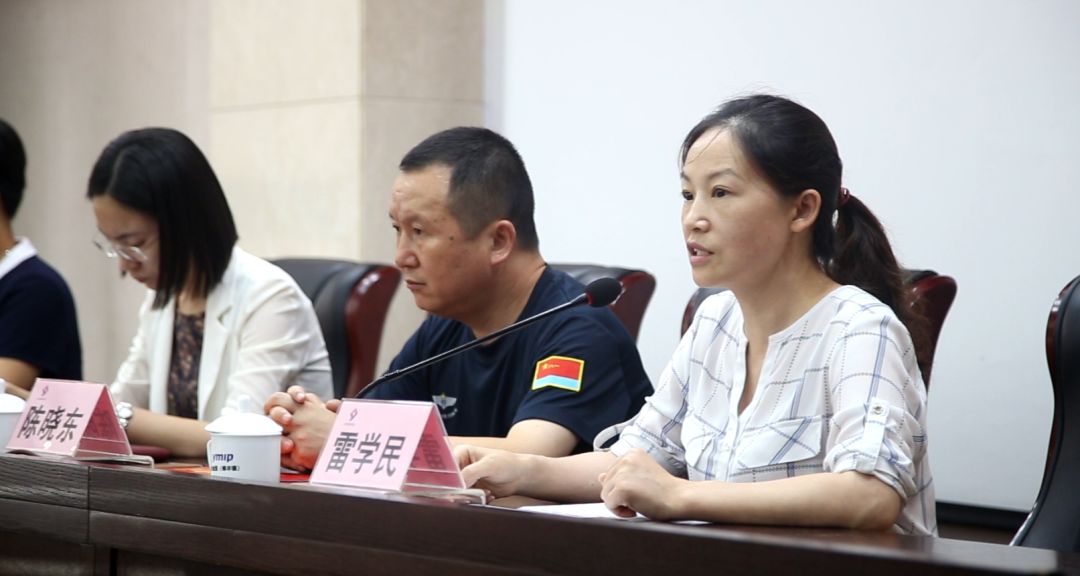 发放仪式上,镇党委副书记,政协工委主任邱晶嘉首先对沙钢集团设立专项