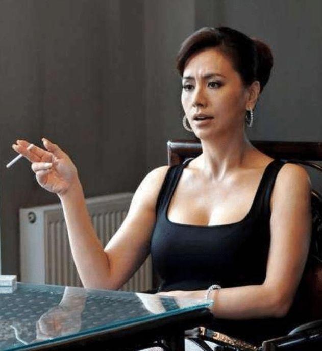 她是《风云》里的第一美人,五十岁嫁小13岁鲜肉, 如今活成这样_田丽