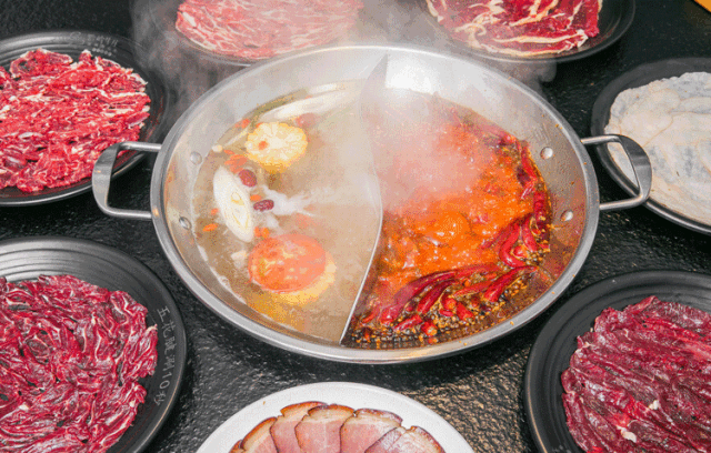 小牛有约499元抵用100元代金券99元抢原价126元四只牛蛙鸳鸯锅底精选