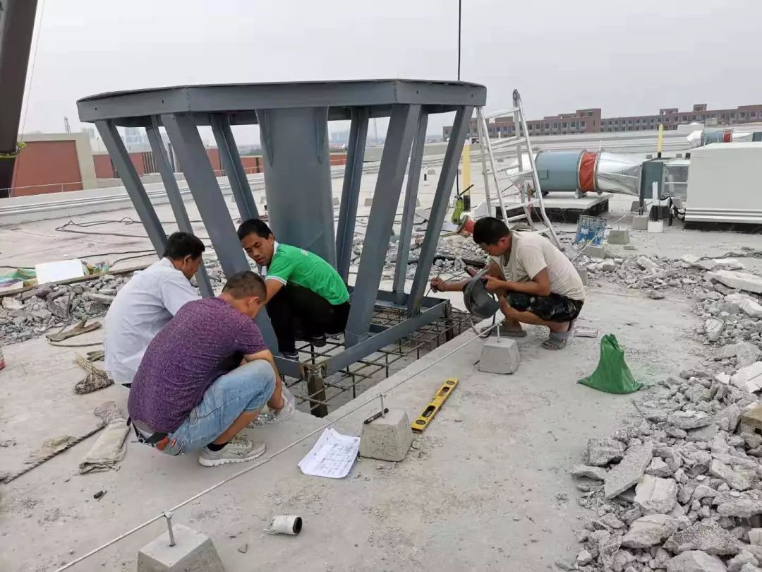 水利水电学院雷达基座安装