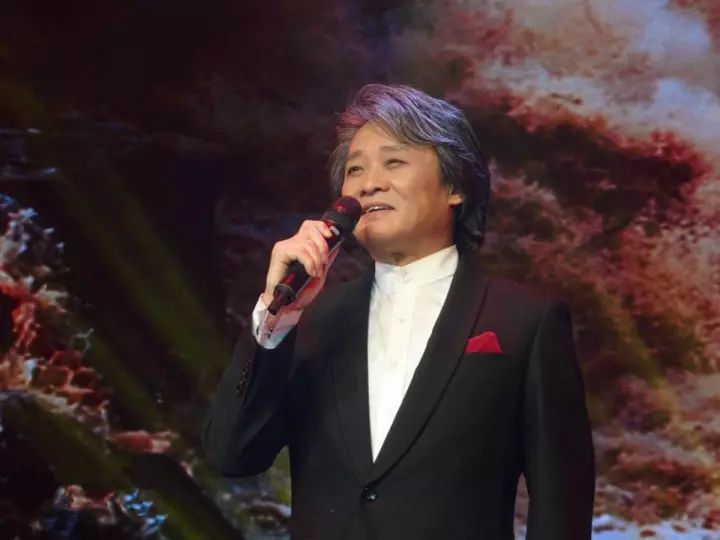微笑悦听818期徐涛朗读我希望最后一句读的相当震撼