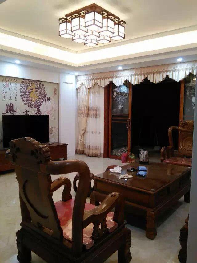 朋友新房装修中式风,太老土了!我说像20年前的风格不过份吧?