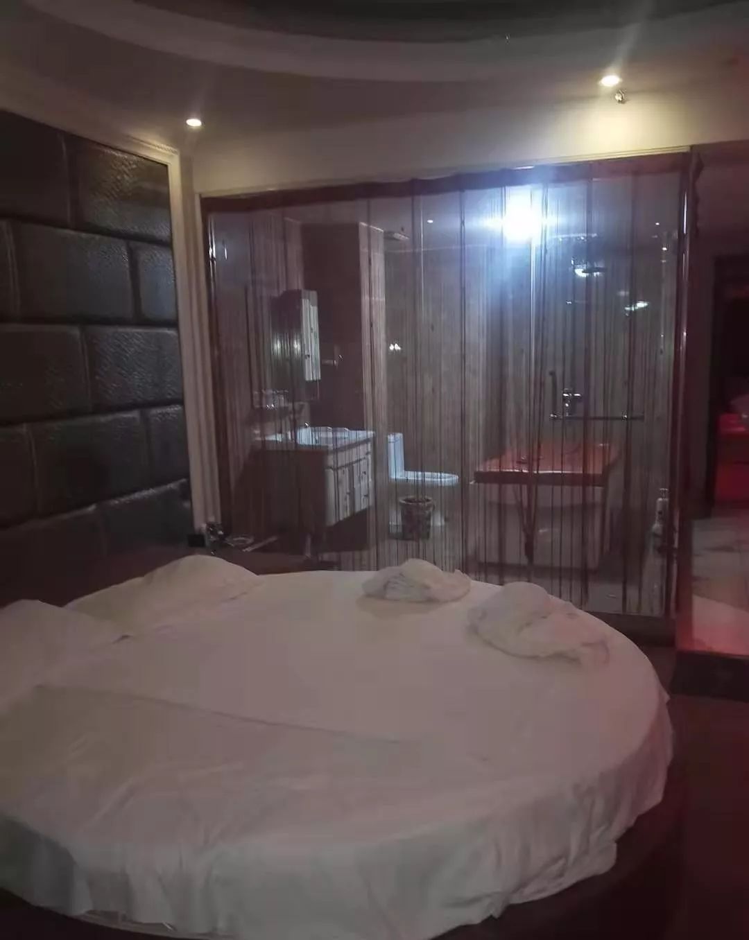 邵阳捣毁一卖淫场所现场抓获30余名正在进行性交易的男女