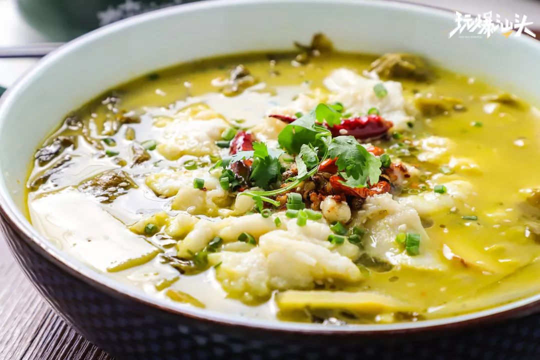 一盘酸菜鱼上桌,瞬间解锁食欲.