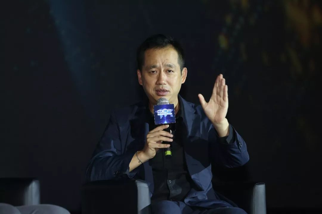 主题演讲环节摄影师罗攀分享了他的几部作品《老炮儿》,《芳华》,《我