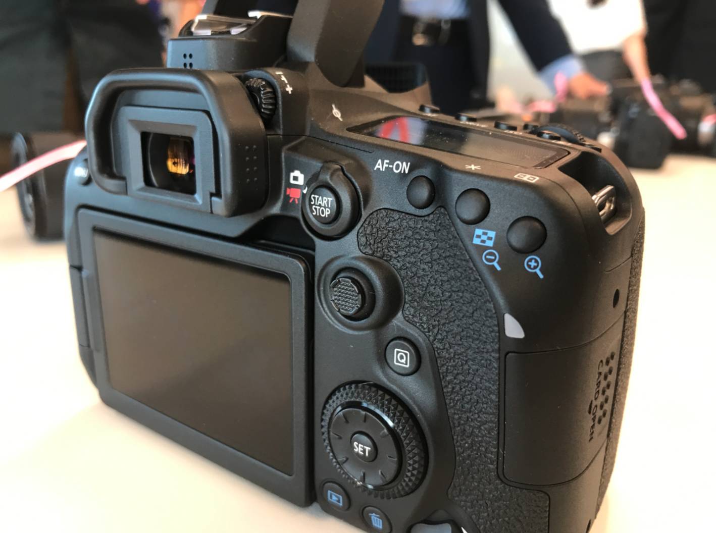 康佳eos90d图赏单机以及套机价格很亲民