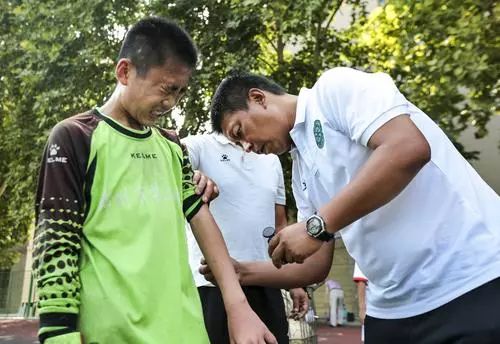 教师节丨郑州二中教师陈斌带领足球小将走向全国