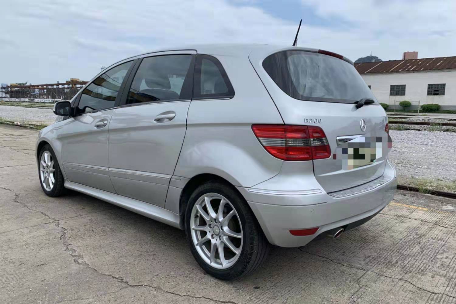 一刻永难忘——奔驰b级b200