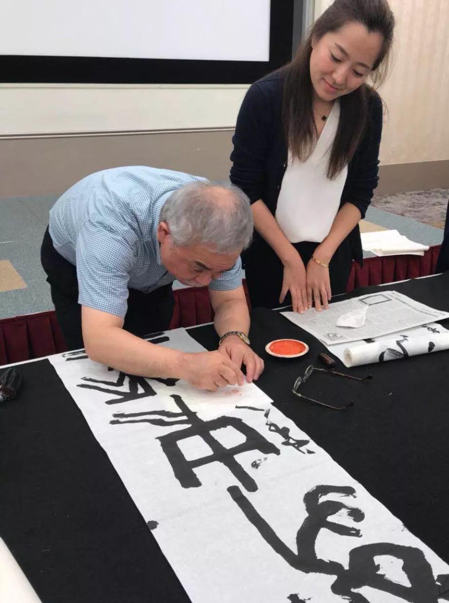 与日本书法家师村妙石先生合影拜访日本篆刻家尾崎苍石先生日语其实
