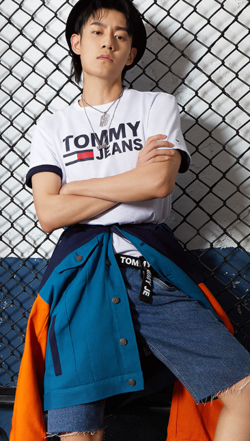 谁能引领牛仔裤品牌新潮流?tommy jeans 演绎街头时尚