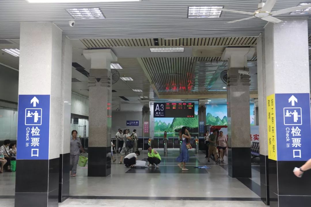 桂林站二楼候车室图片