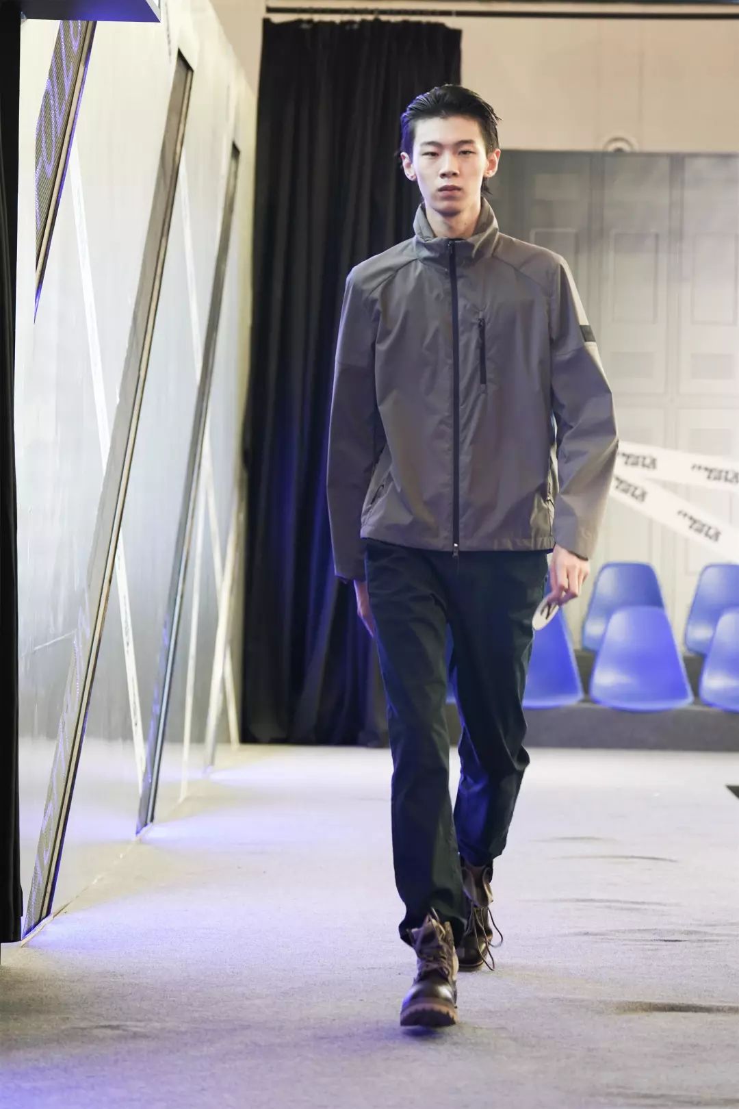 泳装走秀燃爆型男模特出道夜荷尔蒙炸弹夜袭上海