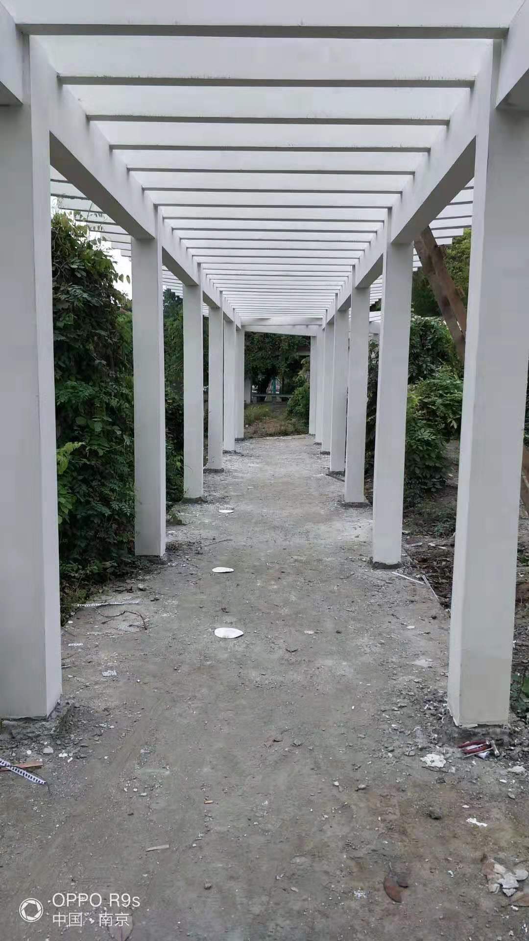 混凝土仿木纹漆|混凝土廊架木纹漆施工 混凝土如何做出木纹效果?