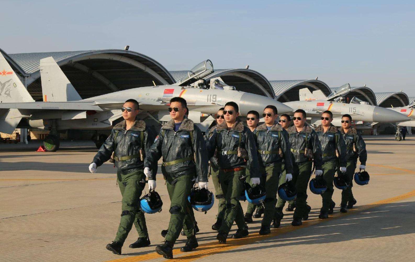 中国空军可以说是集结了中国一批优秀的人才,而这批人才当然是要具备