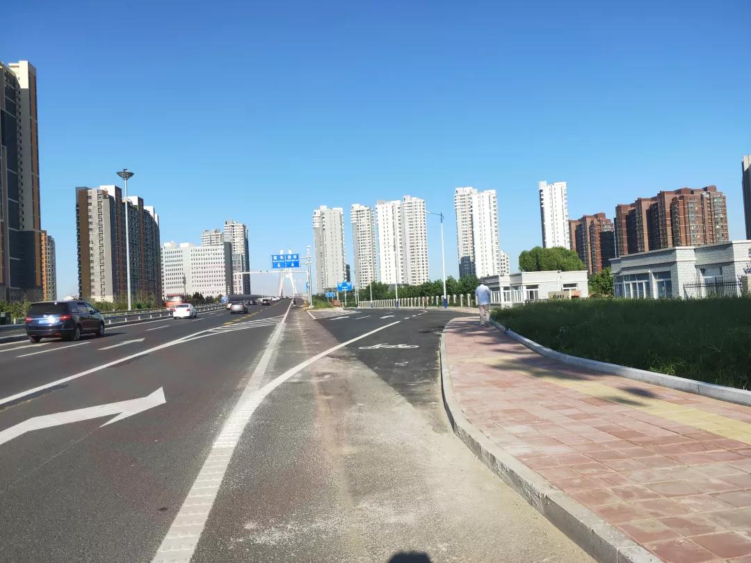 两侧辅路均已正常通车!