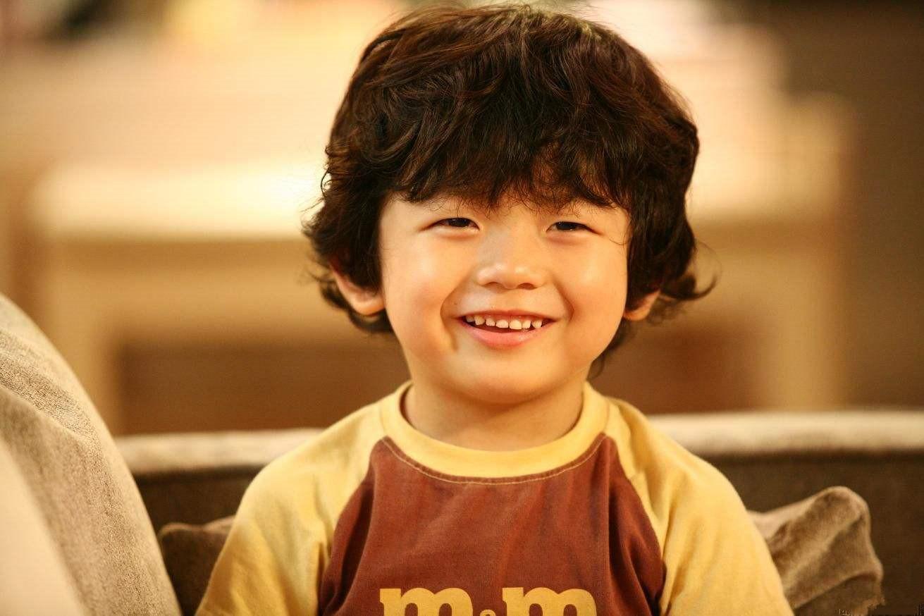 从胖子进化成偶像预备军,还撞脸李现彭昱畅_王锡玄