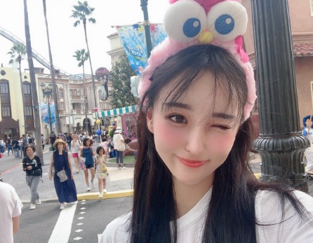 uzi跟女友恋爱2周年纪念日她却把简自豪改成晓明又追星