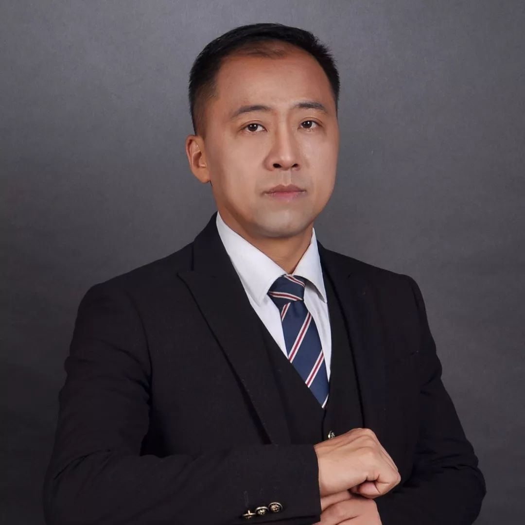 公司董事长/ceo 2,曾任润华物业(山东第一家上市物业公司)副总经理 3