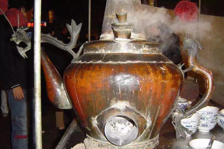 卧龙躬耕之地南阳的壶装油茶