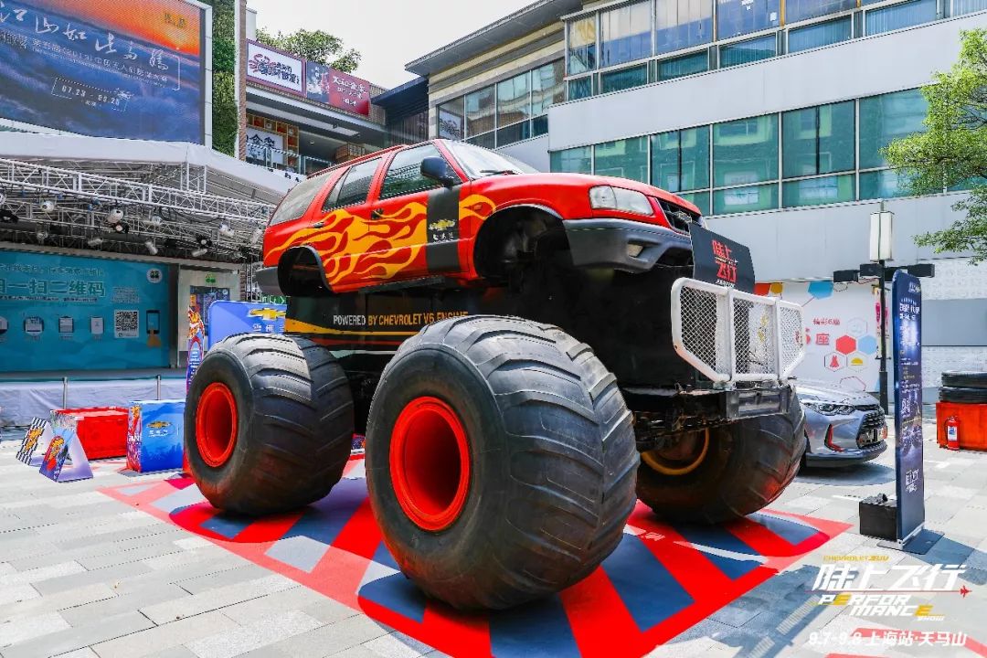 高能预警魔都惊现大脚怪雪佛兰suv陆上飞行秀来了