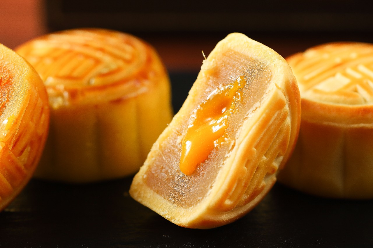 新款流心姜汁白莲蓉月饼一试难忘的独特口味