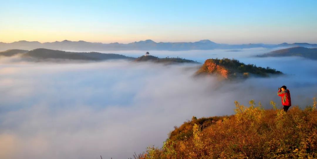 凌龍灣即小淩河第一灣,位於朝陽縣羊山鎮小淩河東溝流域,起於羊山鎮