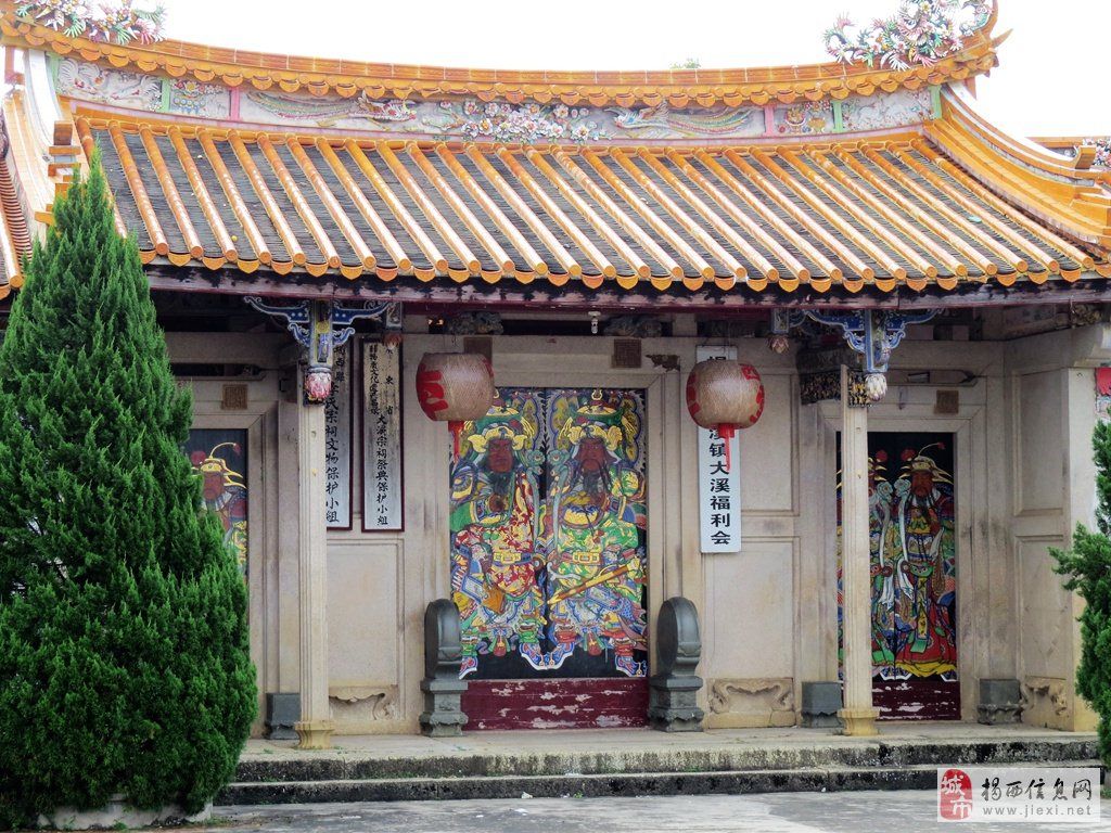 李天生的旗号,可起到护航作用,此事一经传开,一些外地商人,也竞相仿效