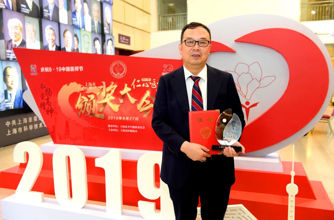 仁心方有仁术砺术亦在砺心我院普外科主任刘颖斌教授获上海市仁心医师